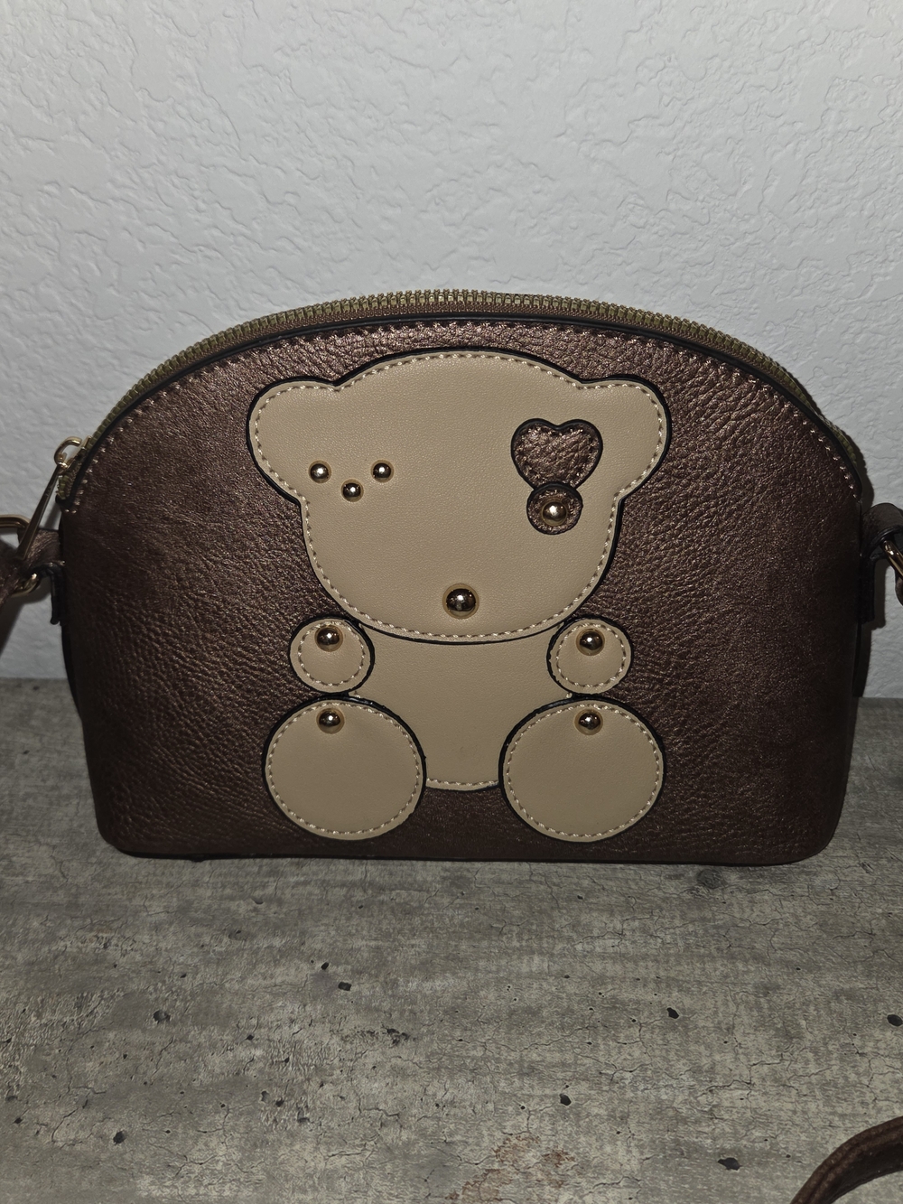 Source Unknown Metallic Brown Crossbody Bag with Beige Teddy Appliquรฉ